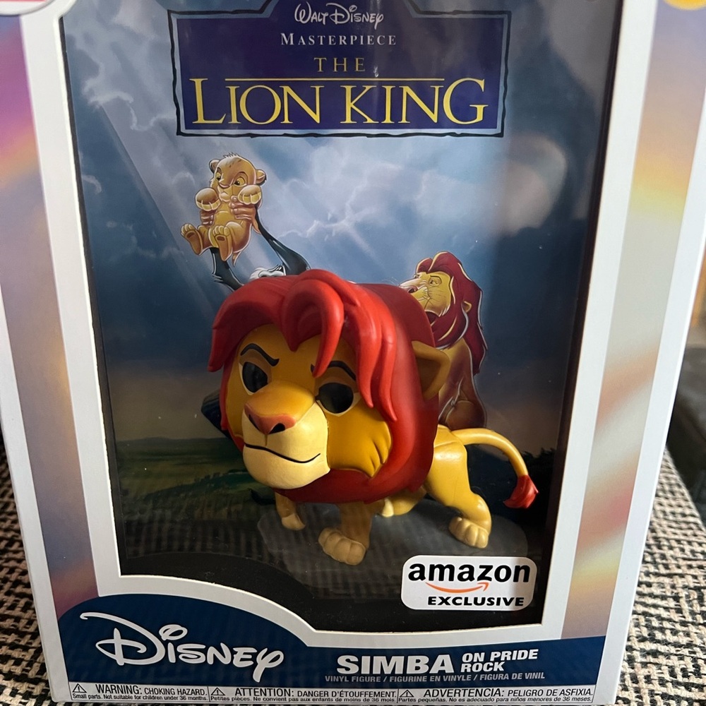 Disney The Lion King Simba Figure - Red and Yellow